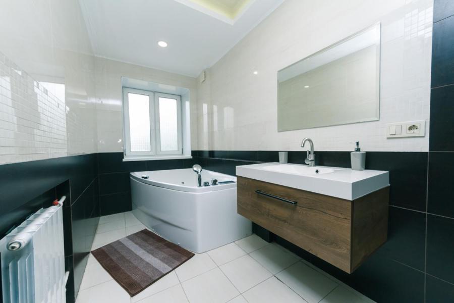 Hotrent Pechersk Lesy 20/22 Kyiv Exterior foto