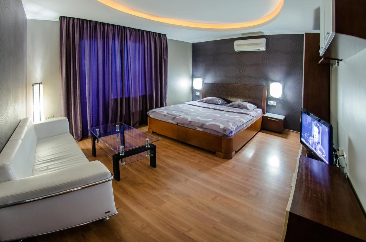 Hotrent Pechersk Lesy 20/22 Kyiv Exterior foto